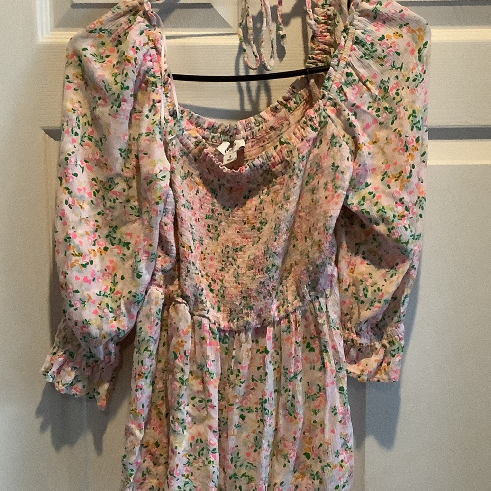 crown & ivy‎ Pink Floral Smocked Top